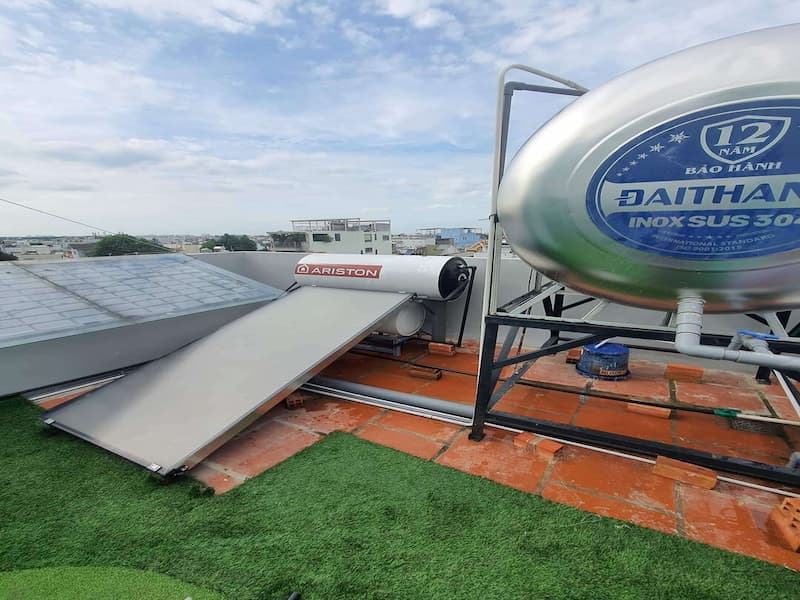 Lắp đặt máy nước nóng năng lượng mặt trời quận Tân Phú có dung tích lớn 