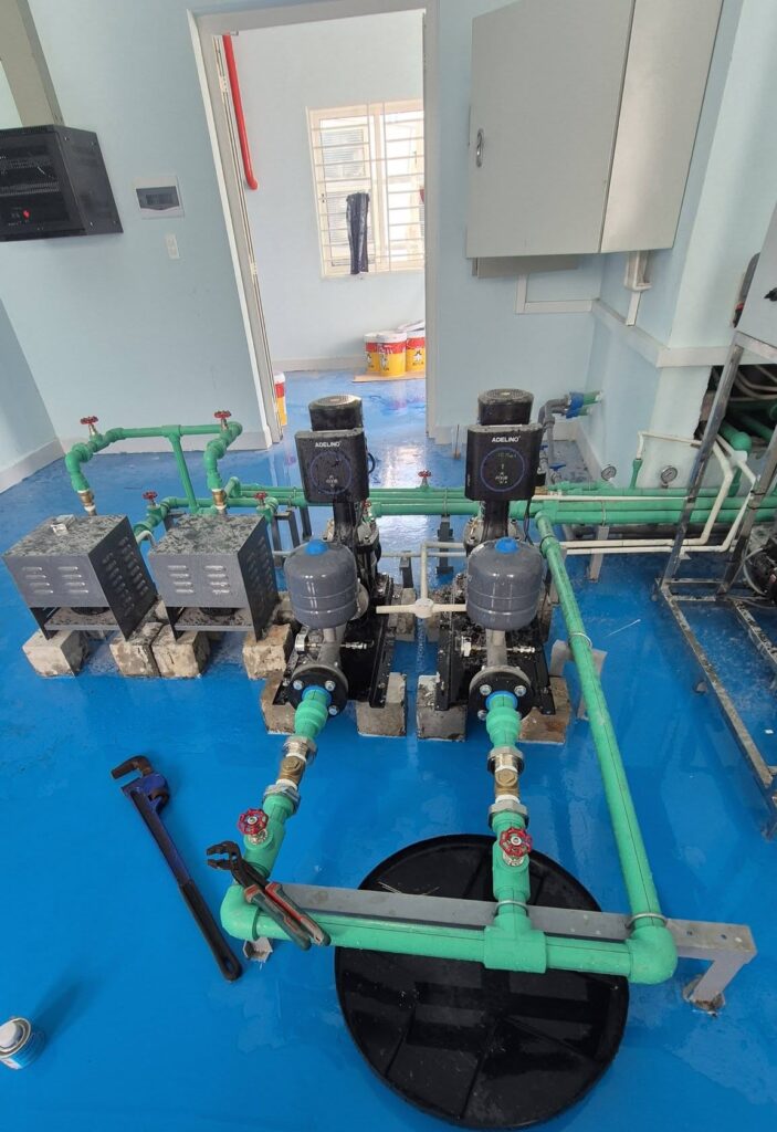Hệ thống nước nóng năng lượng mặt trời 10.000 lít tại Bệnh viện Đa khoa Vĩnh Long 7 843168216 1538043795009284 517912699132983133 n e1791887253302